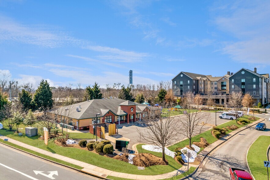 12960 Troupe St, Woodbridge, VA à louer - Photo du bâtiment - Image 3 de 17