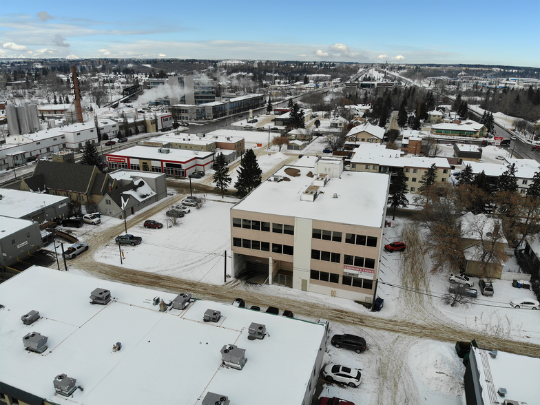 4915 & 4926 54th Street, Red Deer, AB à vendre - Photo du bâtiment - Image 2 de 14
