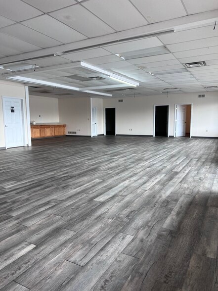 209 River Dr, Irvine, KY à vendre - Photo du bâtiment - Image 3 de 17