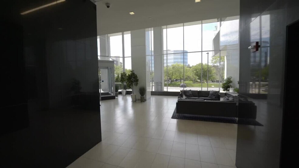 8614 Westwood Center Dr, Vienna, VA à louer - Vidéo sur l’inscription commerciale - Image 2 de 25