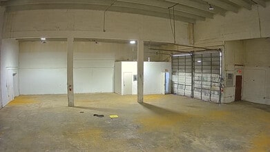 7506-7560 NW 70th St, Miami, FL à louer Photo intérieure- Image 1 de 20