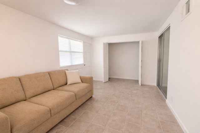 714 1st Ave SW, Largo, FL for sale - Interior Photo - Image 3 of 18