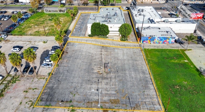 18120 Sherman Way, Reseda, CA à vendre - Aérien - Image 2 de 5