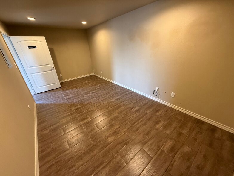 8400 N State Highway 16, Poteet, TX for lease - Interior Photo - Image 3 of 6