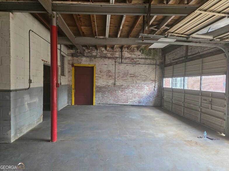 208 N Hightower St, Thomaston, GA for lease - Interior Photo - Image 2 of 4