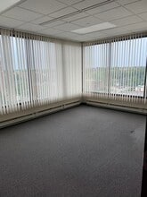 701 Lee St, Des Plaines, IL à louer Photo intérieure- Image 2 de 6