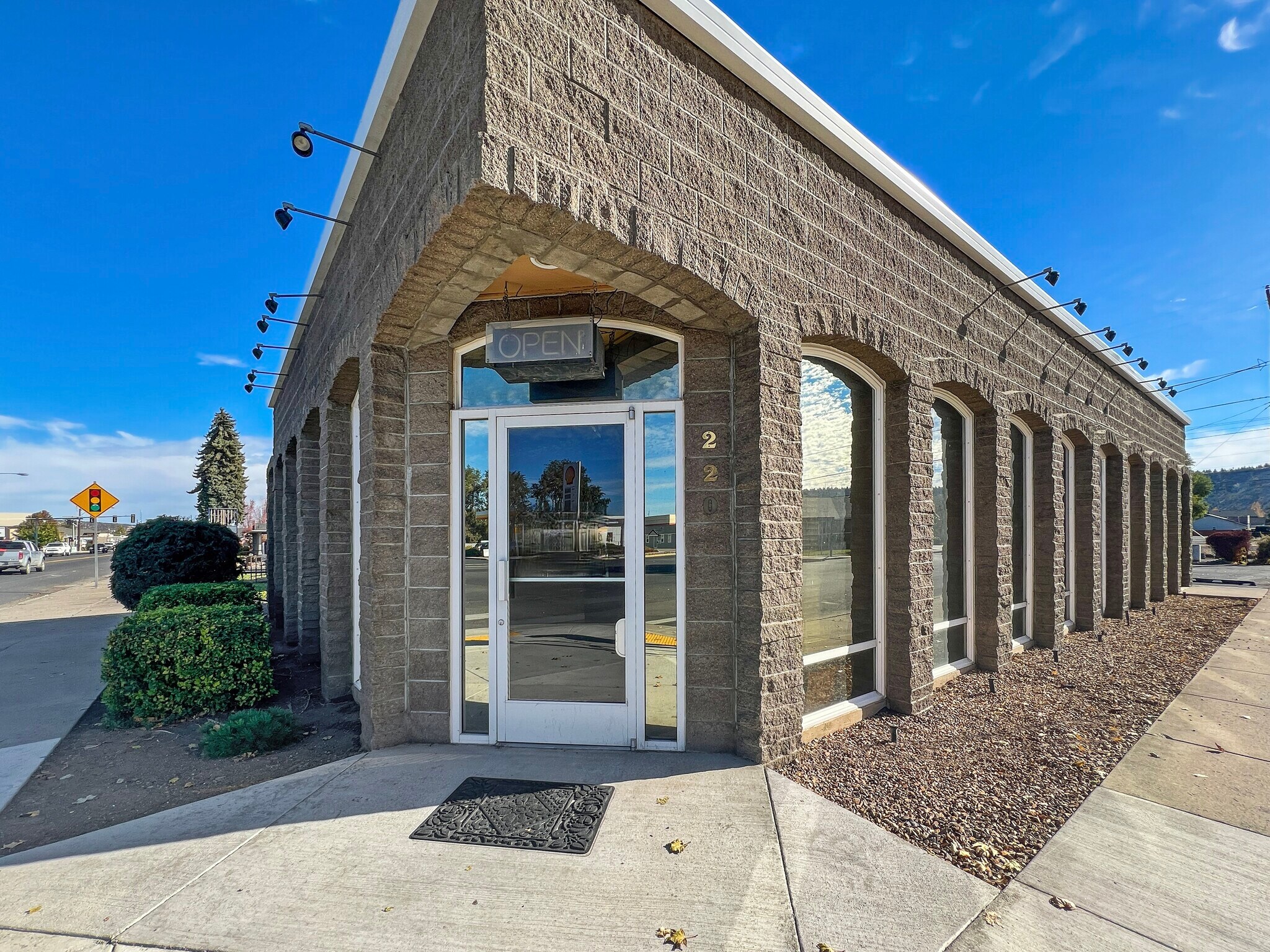 220 NW Meadow Lakes Dr, Prineville, OR à vendre Photo du bâtiment- Image 1 de 1