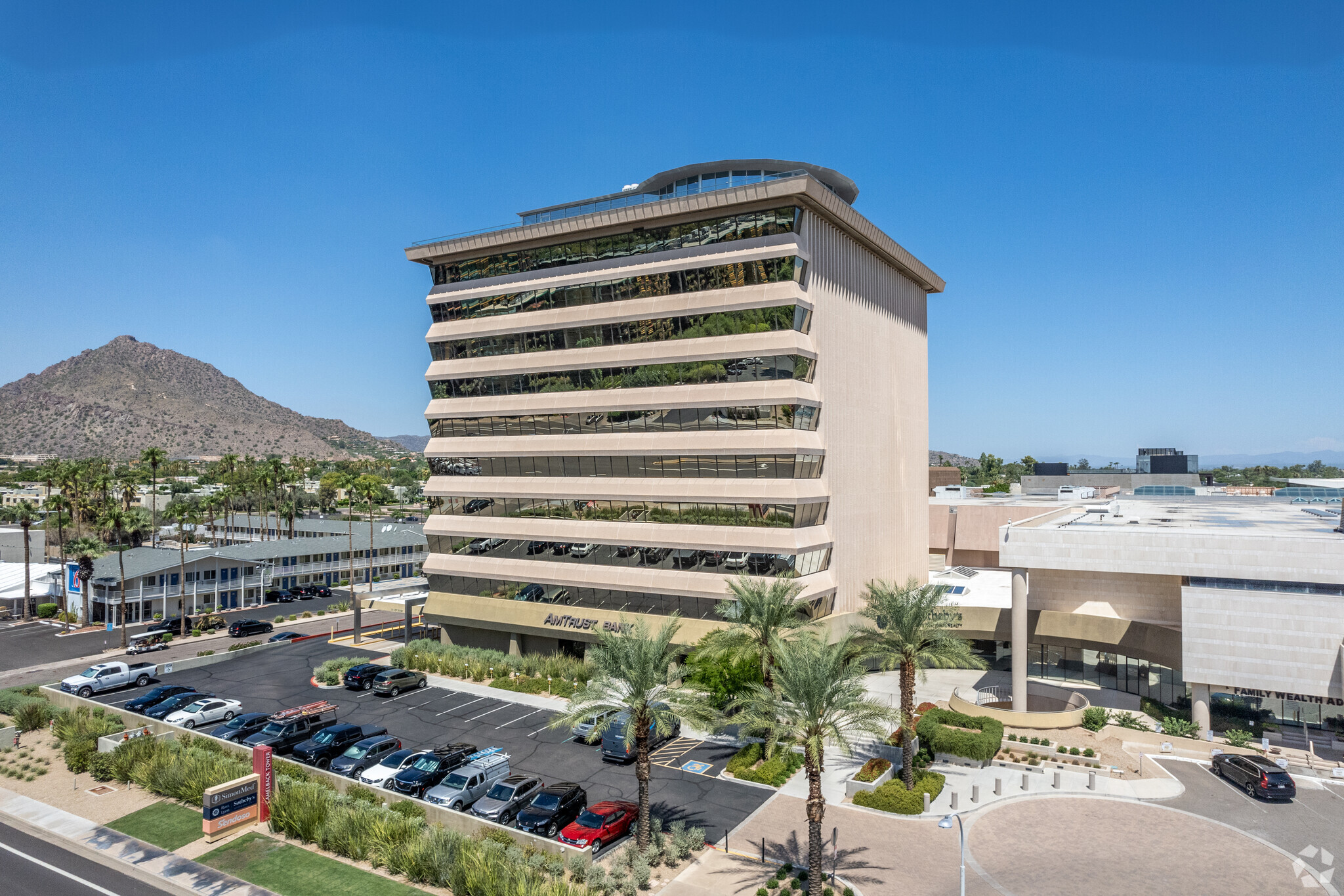 6900 E Camelback Rd, Scottsdale, AZ à louer Photo du b timent- Image 1 de 14