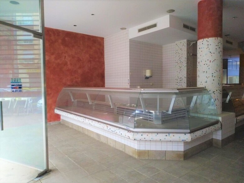 Commerce de détail dans València à vendre - Photo du bâtiment - Image 2 de 24