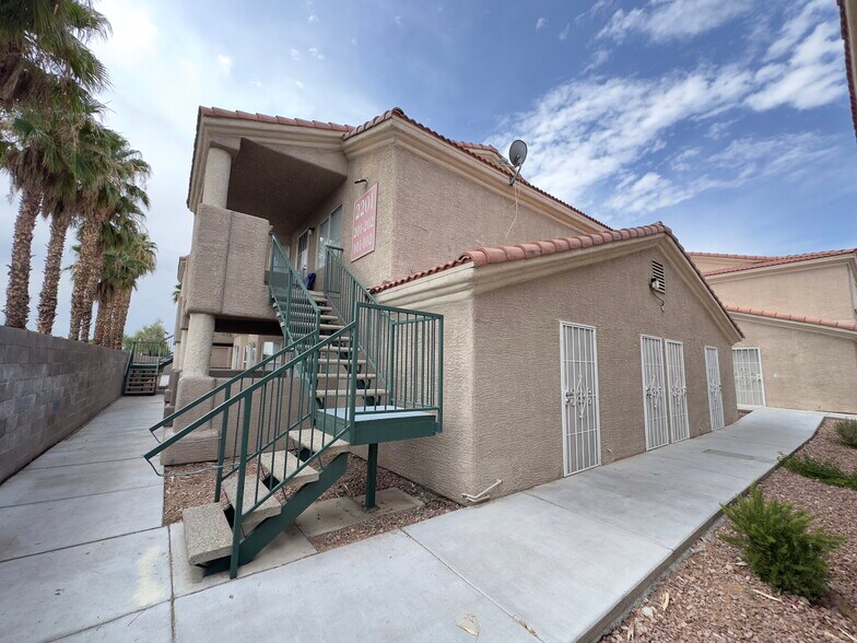 2201 James Bilbray Dr, Las Vegas, NV à vendre - Photo du bâtiment - Image 2 de 18