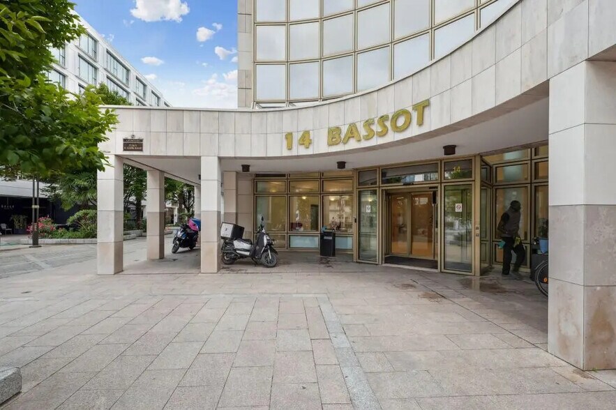 14 Place Marie - Jeanne Bassot, Levallois-Perret for lease - Building Photo - Image 3 of 11