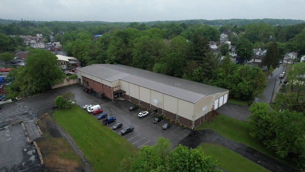 11-25 Harding St, Middletown, NY à vendre - Vidéo sur l’inscription commerciale - Image 2 de 22