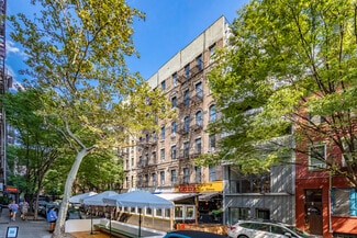 Plus de détails pour 172 Thompson St, New York, NY - Commerce de détail à louer