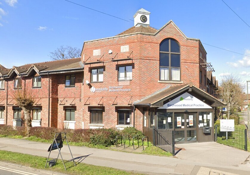 90 Victoria Rd, Horley à louer - Photo du bâtiment - Image 2 de 2