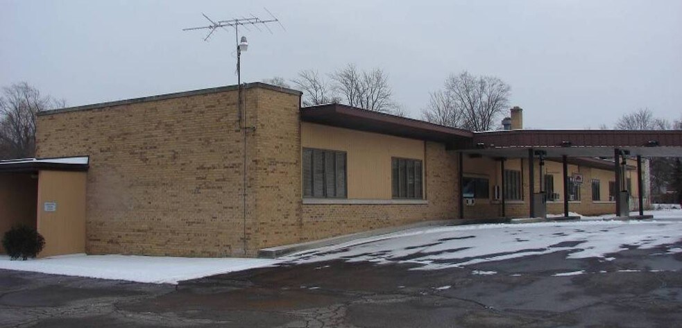 236-238 N Main St, Dousman, WI à vendre - Photo du bâtiment - Image 2 de 15