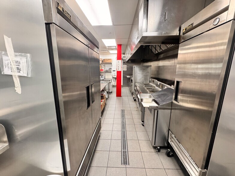 300 E Front St, Arlington, TX à louer - Photo du bâtiment - Image 2 de 4