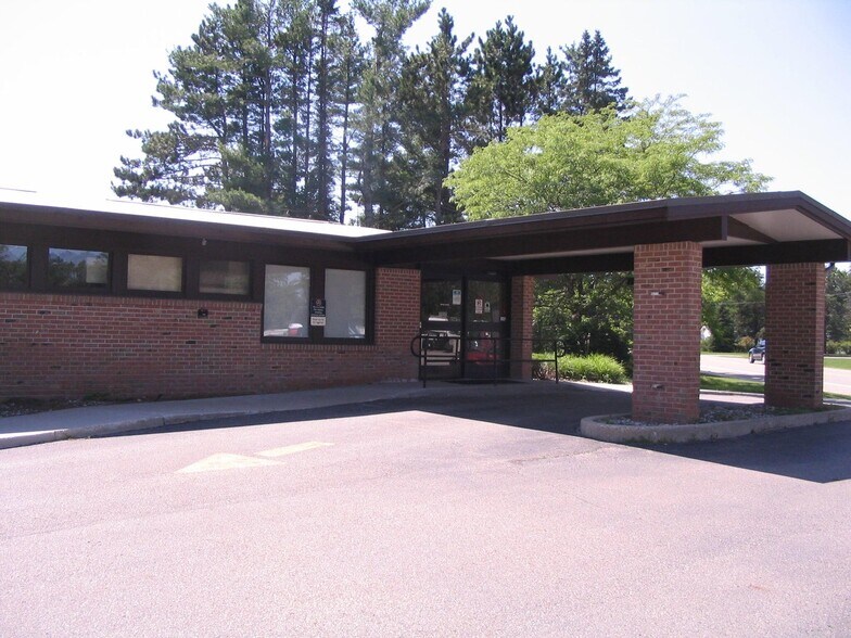 1010 W North Down River Rd, Grayling, MI à vendre - Photo du bâtiment - Image 1 de 16