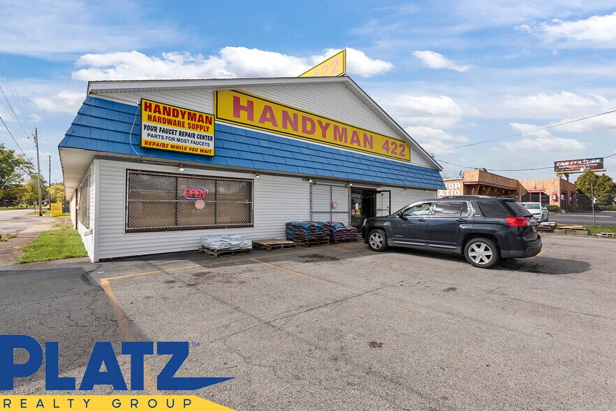 3900 Youngstown Rd SE, Warren, OH for sale - Building Photo - Image 2 of 10