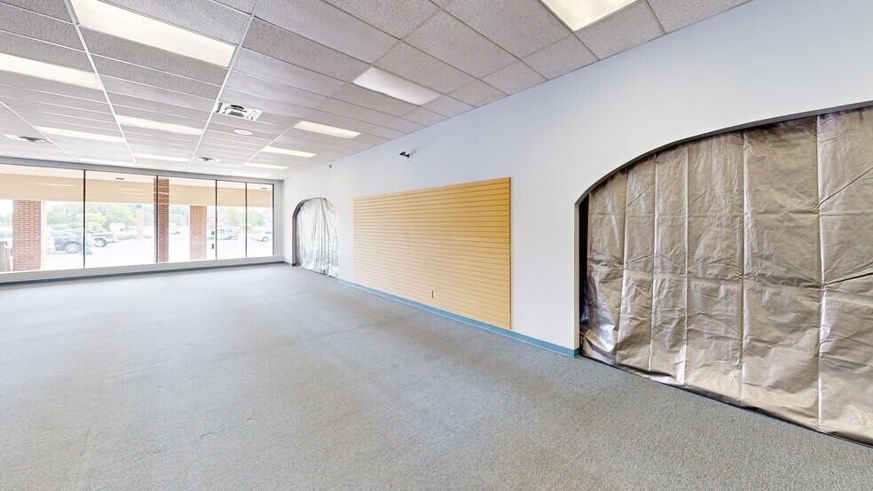 3905-3931 E State Blvd, Fort Wayne, IN à louer - Photo du bâtiment - Image 3 de 3