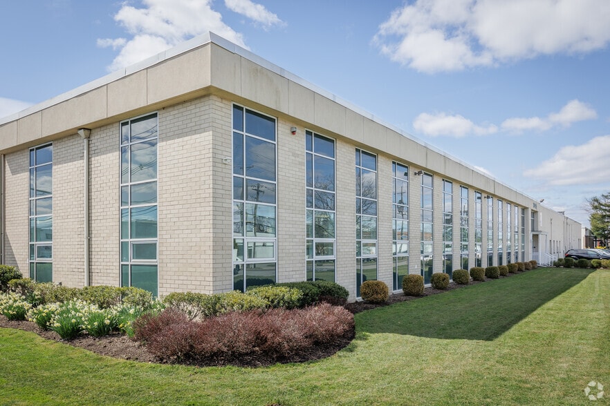 21 Empire Blvd, South Hackensack, NJ for lease - Building Photo - Image 2 of 5