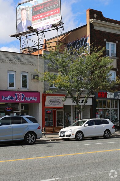 3248 Yonge St, Toronto, ON à vendre - Photo du bâtiment - Image 3 de 3