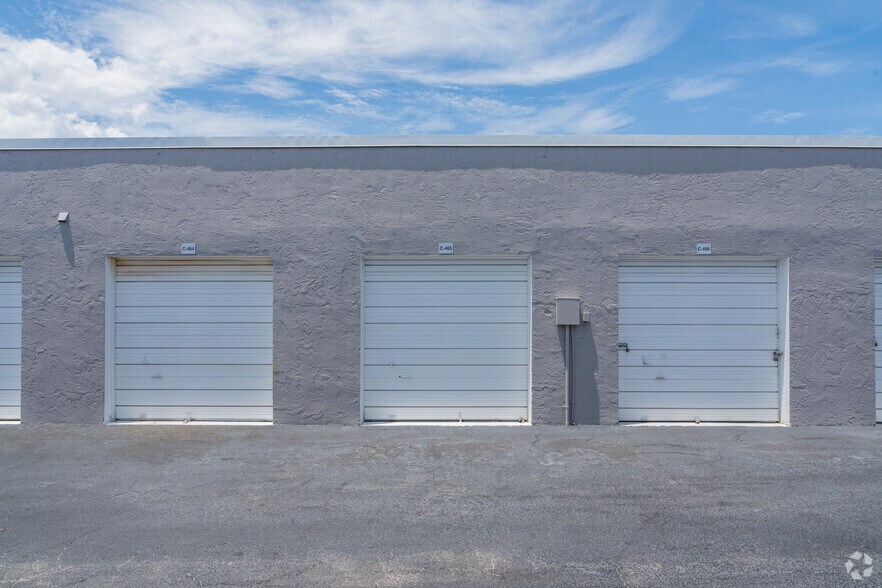4500-4560 N Dixie Hwy, Oakland Park, FL à louer - Photo du bâtiment - Image 3 de 18