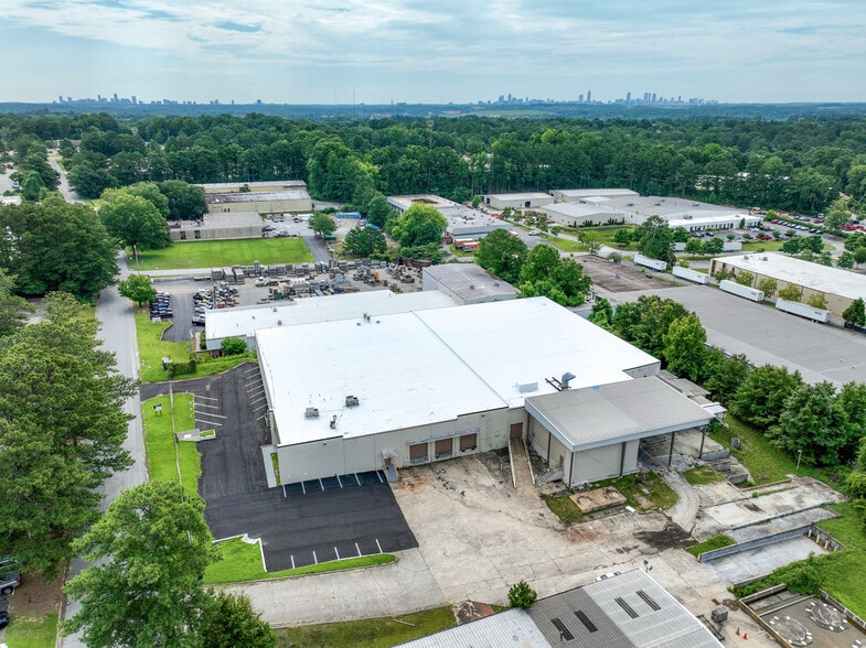 1850 S Cobb Industrial Blvd, Smyrna, GA for lease - Building Photo - Image 1 of 17