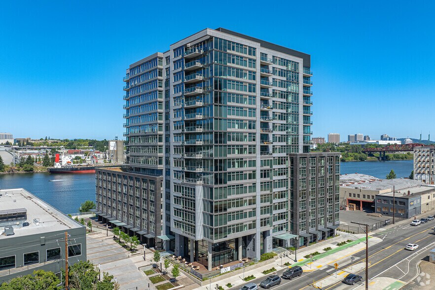 1550 NW Naito Pky, Portland, OR à louer - Photo du bâtiment - Image 2 de 36