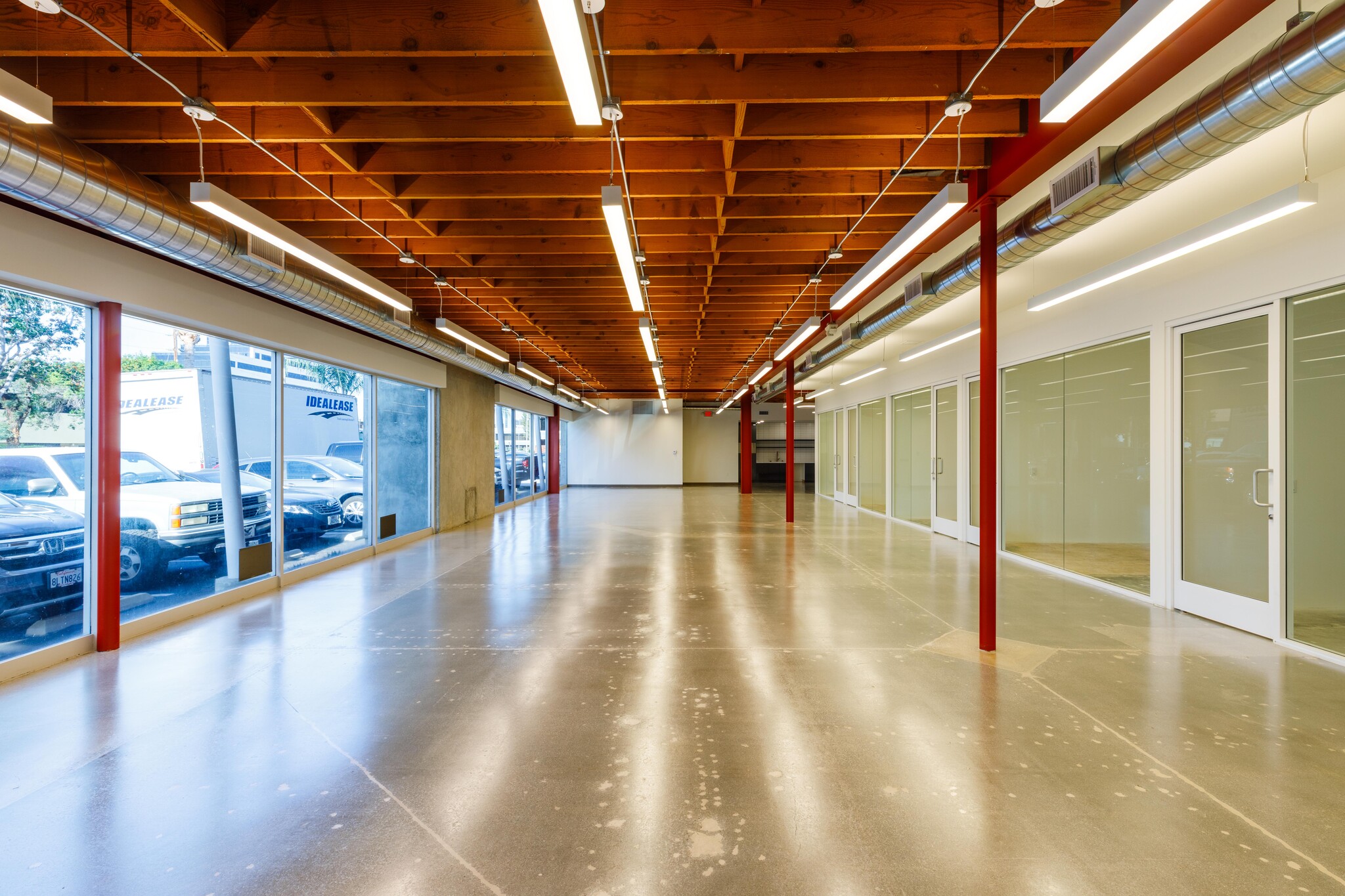 2036-2048 Armacost Ave, Los Angeles, CA à louer Photo intérieure- Image 1 de 7