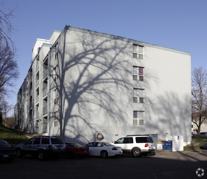 830 13th St S, Saint Cloud, MN à vendre - Photo du bâtiment - Image 2 de 35