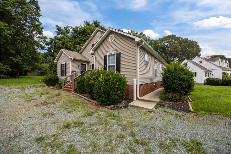 624 S Williamson Ave, Elon, NC à vendre - Photo du bâtiment - Image 2 de 30