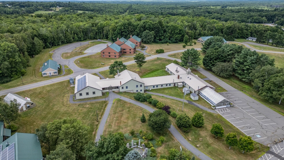 90 Quaker Hill Rd, Unity, ME à vendre - Photo principale - Image 1 de 9