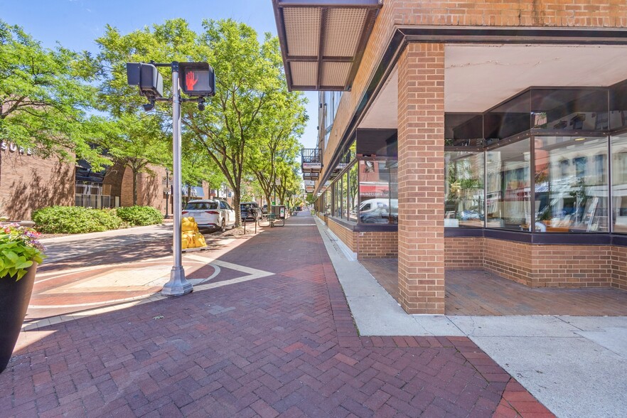 316 S Kalamazoo Mall, Kalamazoo, MI à louer - Photo du bâtiment - Image 3 de 15