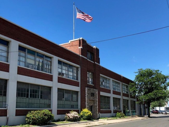 Plus de détails pour 135 Wood St, West Haven, CT - Industriel à louer