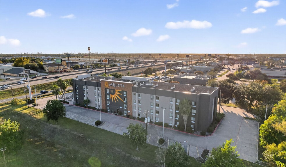 5215 Interstate 10 E, Baytown, TX for sale - Building Photo - Image 2 of 26