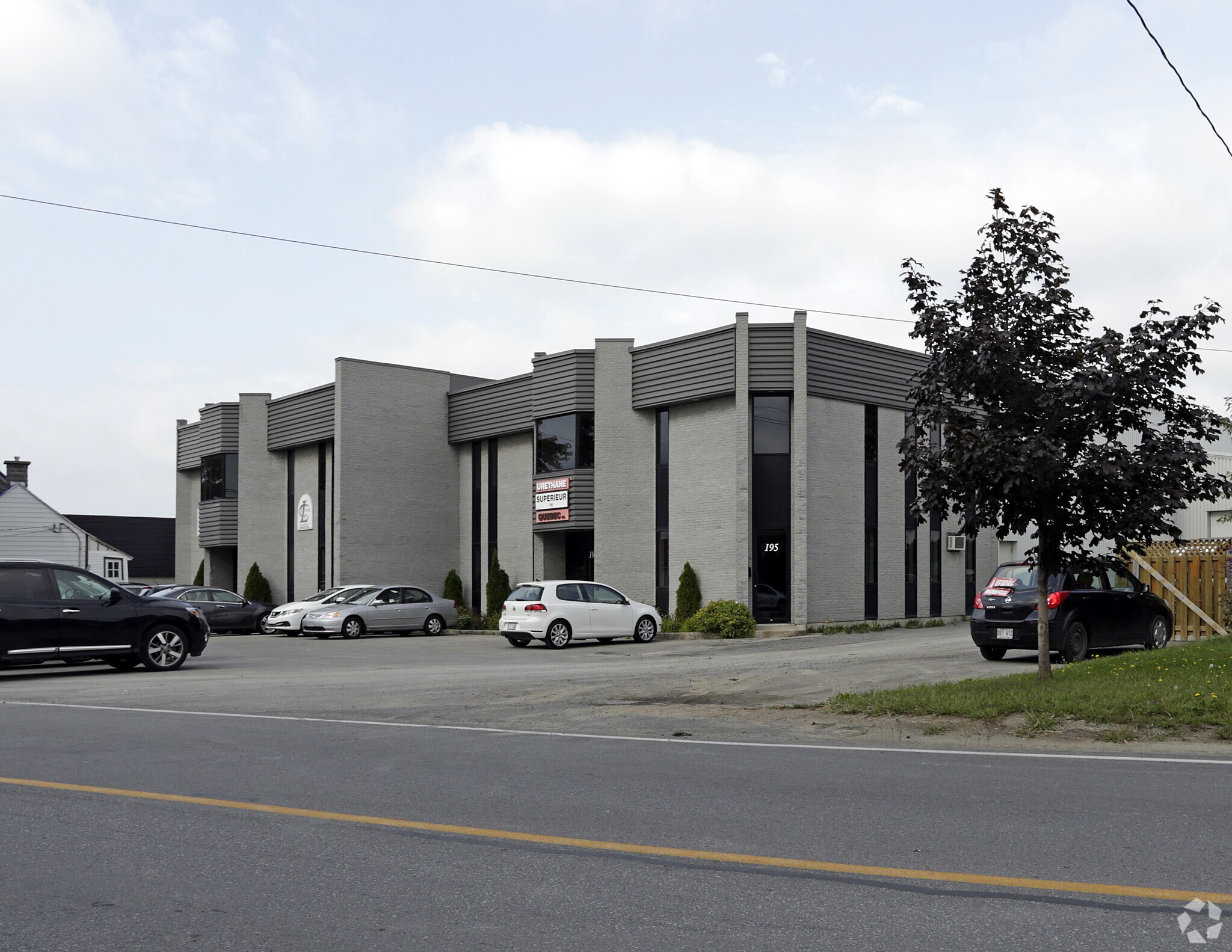 195-199 Boul Saint-Elzéar O, Laval, QC for sale Primary Photo- Image 1 of 1