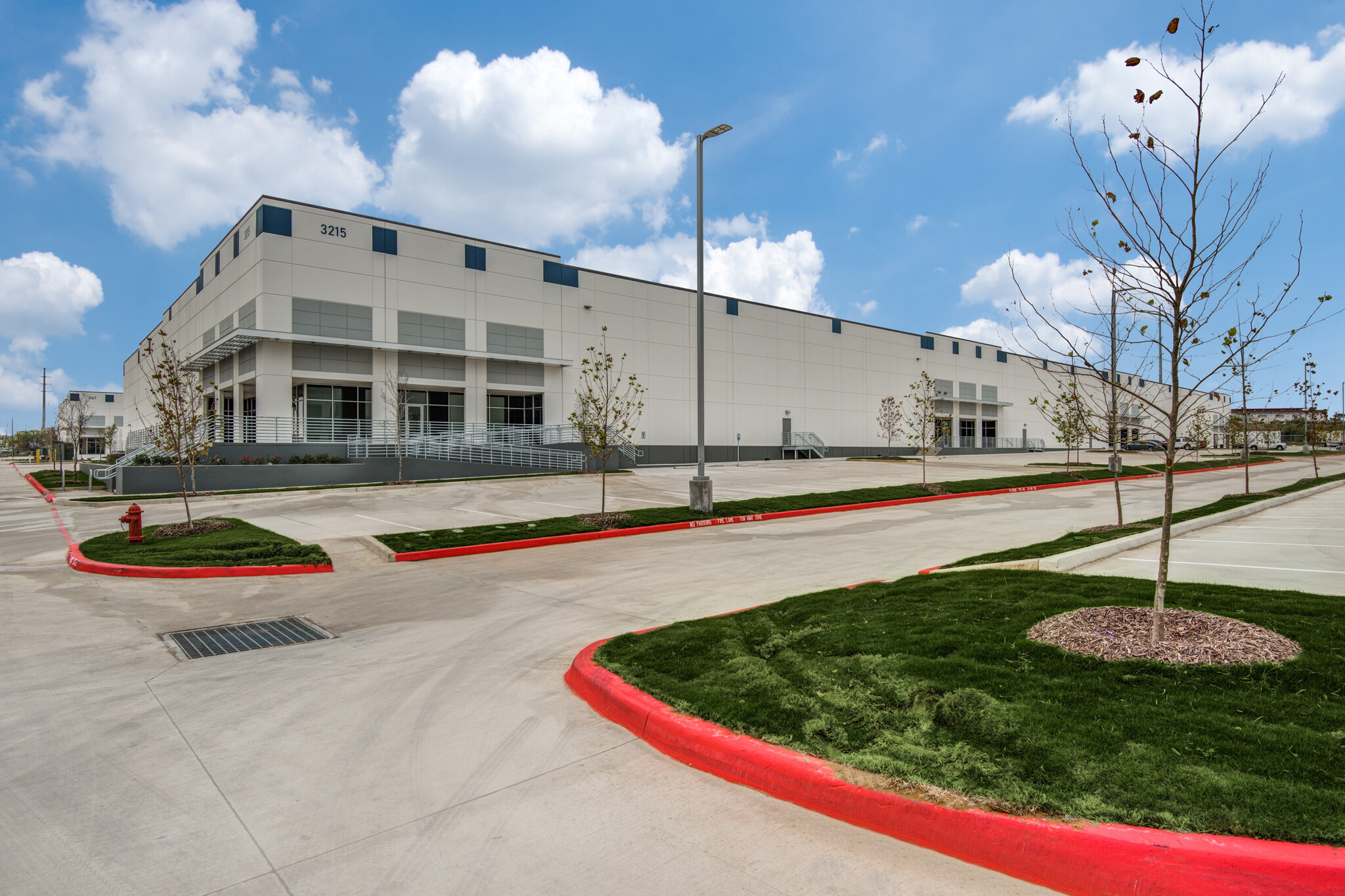 3215 N Panam Expy, San Antonio, TX for lease Primary Photo- Image 1 of 12