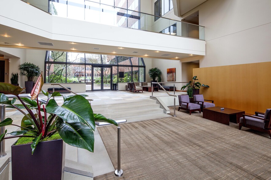 10300 SW Greenburg Rd, Portland, OR for lease - Lobby - Image 2 of 5