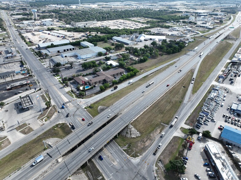 138 N. W. W. White Rd, San Antonio, TX à vendre - Photo du bâtiment - Image 1 de 25