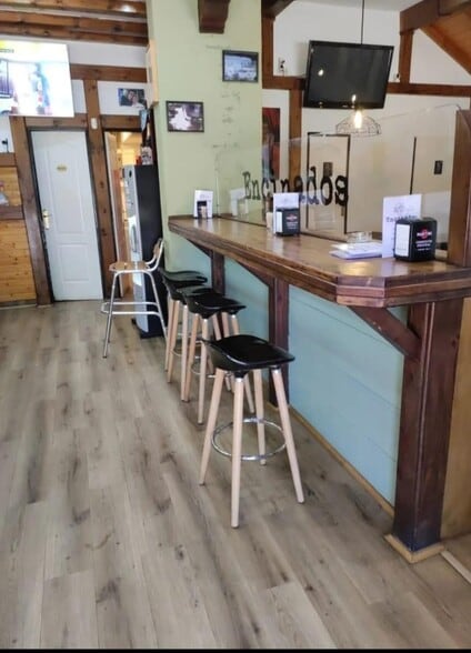 Retail in Alcalá de Henares, Madrid for lease - Interior Photo - Image 3 of 6