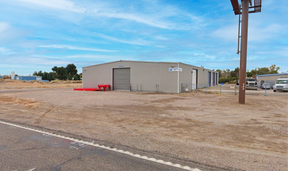 2086 E Courtwright Rd, Mohave Valley, AZ à louer - Photo du bâtiment - Image 1 de 4