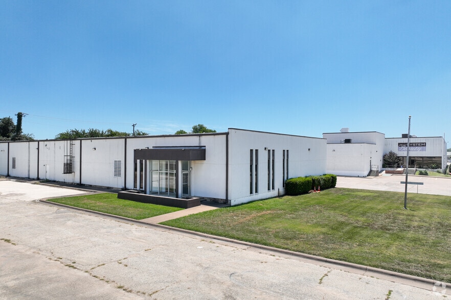 5050 Rondo Dr, Fort Worth, TX for lease - Primary Photo - Image 1 of 5