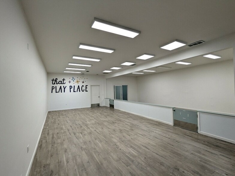 1559 S Novato Blvd, Novato, CA à louer - Photo principale - Image 1 de 6