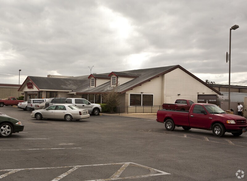 300 W Expressway 83, Weslaco, TX à louer - Photo du bâtiment - Image 3 de 4