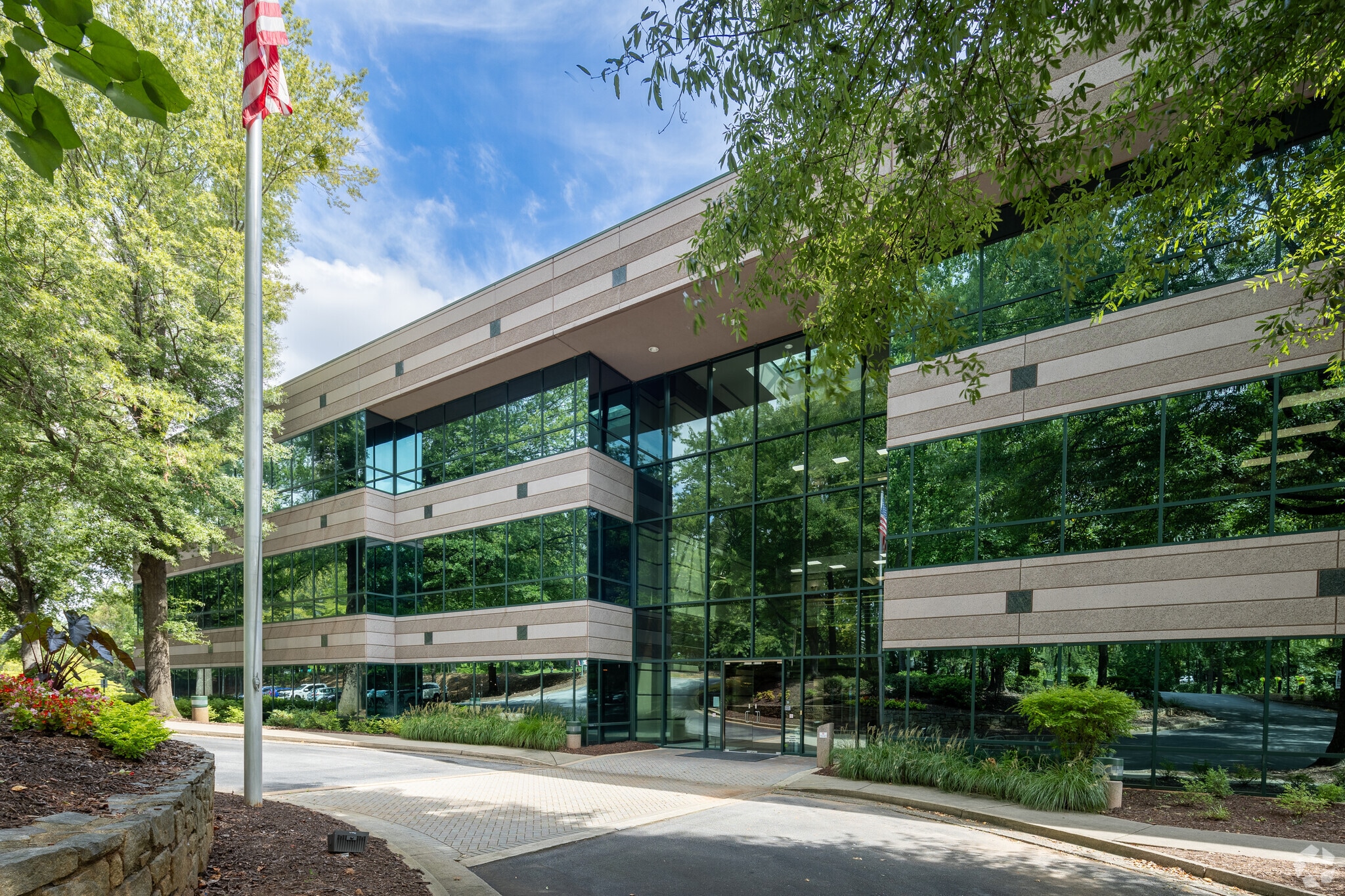 655 engineering Dr, Peachtree Corners, GA for lease Building Photo- Image 1 of 20