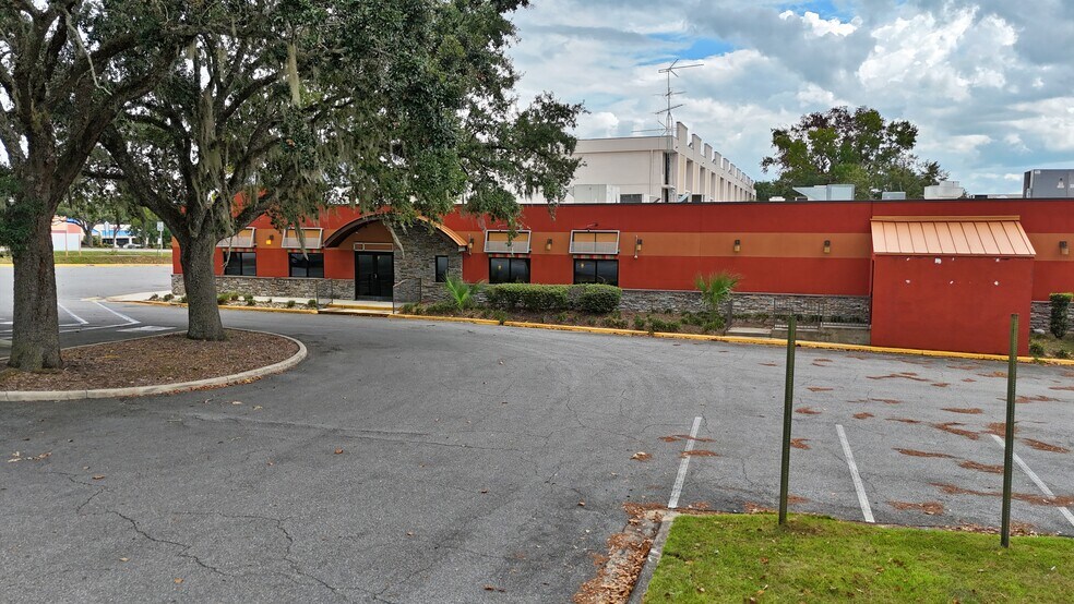 1355 Apalachee Pky, Tallahassee, FL à louer - Photo du bâtiment - Image 3 de 11