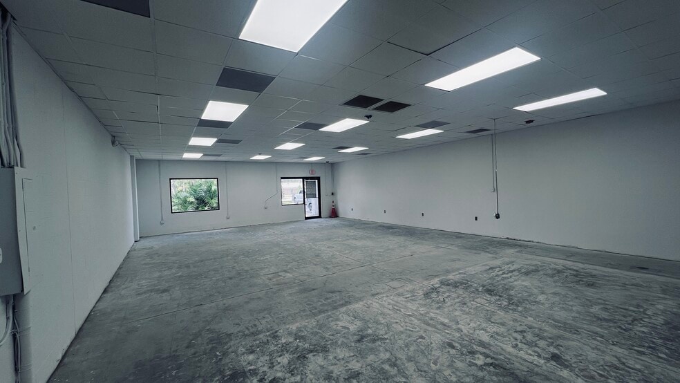 2107-2129 E 63rd Ave, Bradenton, FL for lease - Building Photo - Image 2 of 12