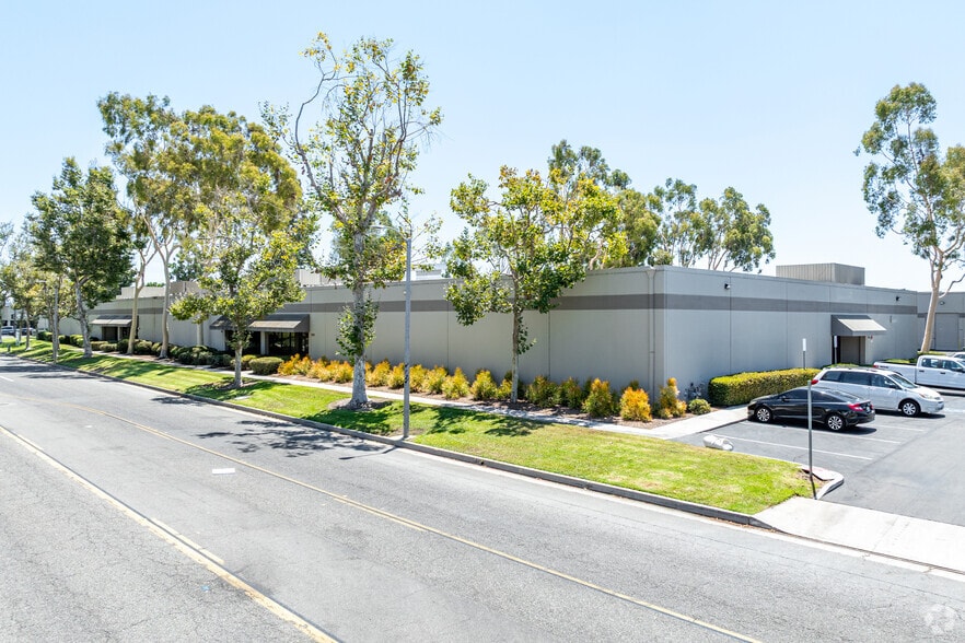 7446-7472 Orangewood Ave, Garden Grove, CA for lease - Primary Photo - Image 1 of 6
