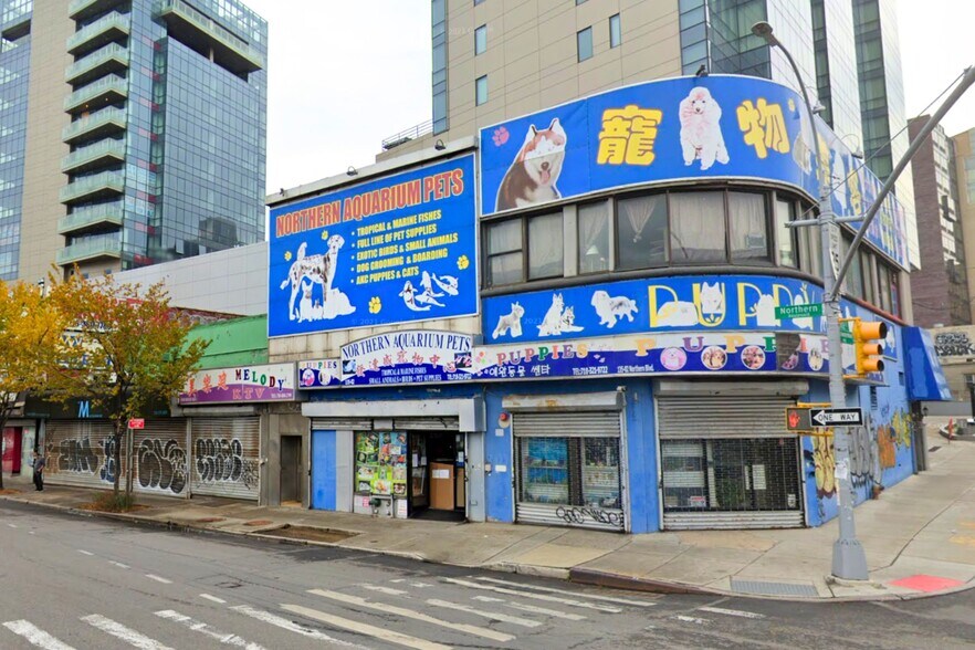 135-02 Northern Blvd, Flushing, NY à vendre - Photo principale - Image 1 de 1