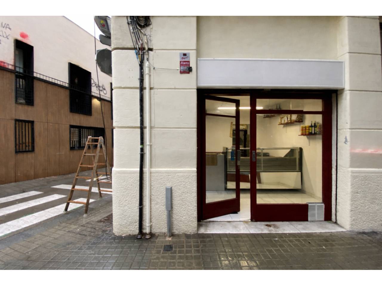 Retail in Barcelona, Barcelona for lease Primary Photo- Image 1 of 2